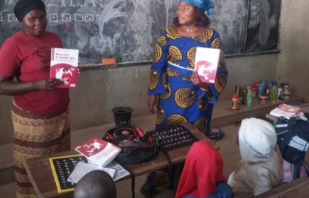 Présentation des livres aux petits écoliers